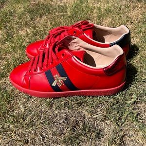 Gucci Ace embroidered “red bee” sneaker